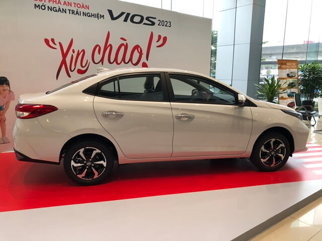 than-xe-toyota-vios-mau-trang